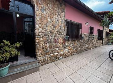 Casa · 204m² · 3 Quartos · 3 Vagas · Encantadora Casa com 3 Suítes e 3 Vagas em Barreto, Niterói, Rio de Janeiro