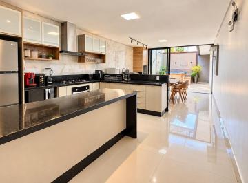 Casa · 270m² · 3 Quartos · 5 Vagas · CASA TÉRREA COM OFURÔ ARNIQUEIRAS 3 QUARTOS PERMUTA ARMÁRIOS CLOSET ÁREA GOURMET LOTE DE 310M²