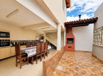 Casa de 3 quartos, Taguatinga · CASA LAJE REGULARIZADA TAGUATINGA 3 QUARTOS FINANCIA HABITE-SE ARMÁRIOS ESCRITÓRIO CHURRASQUEIRA