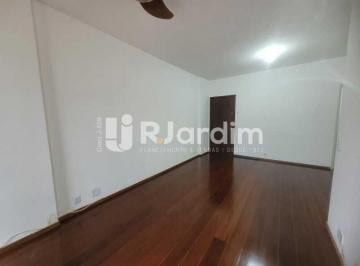 Apartamento · 92m² · 3 Quartos · 2 Vagas · Apartamento de 3 quartos com varanda, 2 vagas e lazer Rua Araújo Lima