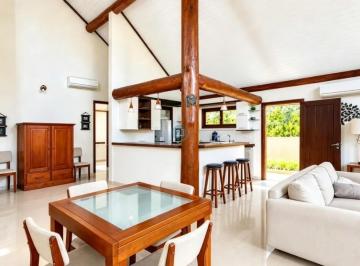 Foto 01 · Alugo casa mobiliada, com 03 suítes, 03 vagas de garagem, jardim e espaço gourmet em terreno de 410m