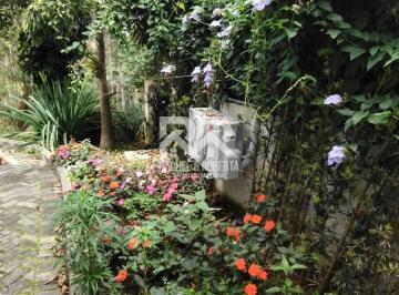 Casa · 198m² · 3 Quartos · 6 Vagas · Casa contemporânea de alto padrão em meio à natureza