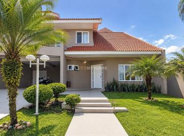 Casa · 256m² · 3 Quartos · 4 Vagas · Casa com 3 quartos, amplo terreno e quintal à venda em Santa Felicidade