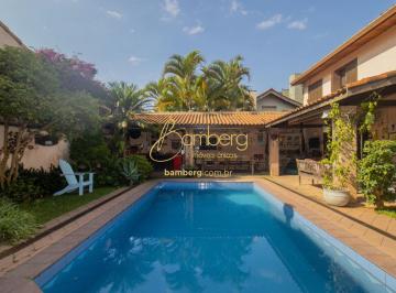 Casa · 350m² · 3 Quartos · 2 Vagas · Casa charmosa com jardim e piscina em rua tranquila no Real Parque