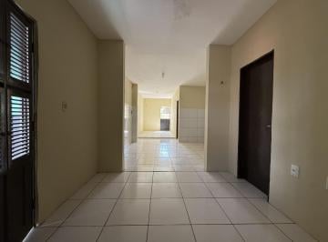 Entrada · Casa com 3 quartos sendo 2 suítes.