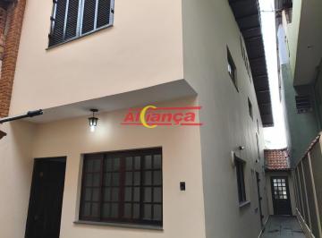 Casa · 153m² · 3 Quartos · 2 Vagas · Sobrado com 3 dormitórios, sendo 2 suítes , Hidro, sotão com lareira, cozinha com ármario, 2 vagas,