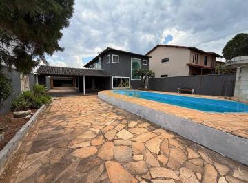 67bfb605284b605164cade036af680e113a49700 · Casa no melhor Condomínio com 350m² | 5 Quartos | 2 Suítes | Aceita financiamento, FGTS e permuta |