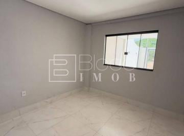 Casa · 112m² · 3 Quartos · 2 Vagas · Casa com 3 quartos, sendo 1 suíte na QR 502 de Samambaia