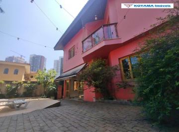 Casa · 367m² · 4 Quartos · 5 Vagas · Sobrado residencial com 4 suítes, piscina e churrasqueira para alugar no Butantã