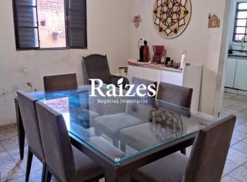 Casa · 85m² · 3 Quartos · 2 Vagas · Casa residencial à venda no Bairro Planalto em Uberlândia com 3 quartos, 2 vagas