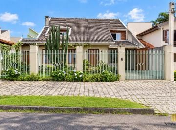 Casa · 364m² · 4 Quartos · 5 Vagas · Casa com edícula em Santa Felicidade, com 4 quartos, sendo 3 suítes e 5 vagas de garagem.