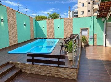 Casa · 232m² · 2 Vagas · Sobrado Triplex com Piscina – Conforto, Espaço e Lazer
