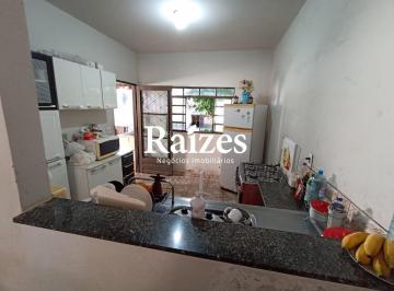 Casa · 140m² · 3 Quartos · 2 Vagas · Casa à venda no Bairro Planalto, em Uberlândia, com 3 suítes