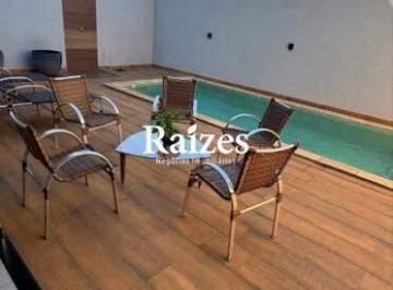 Casa · 190m² · 3 Quartos · 2 Vagas · Casa com 3 quartos sendo 1 suíte no Jardim Patícia em Uberlândia