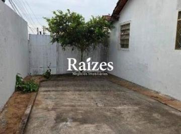 Casa · 130m² · 3 Quartos · 2 Vagas · Casa residencial à venda no Bairro Luizote de Freitas com 3 quartos sendo 1 suíte, 2 vagas e quintal