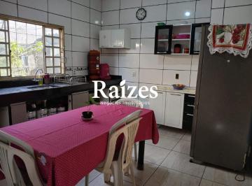 Casa · 120m² · 3 Quartos · 2 Vagas · Casa residencial 3 quartos sendo 1 suíte, com quintal e 2 vagas no Jardim das Palmeiras em Uberlândi