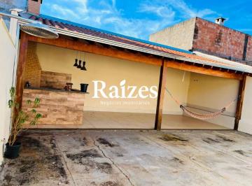 Casa · 162m² · 3 Quartos · 3 Vagas · Casa residencial à venda no Jardim Holanda em Uberlândia com 3 quartos, 1 suíte, varanda gourmet e 3