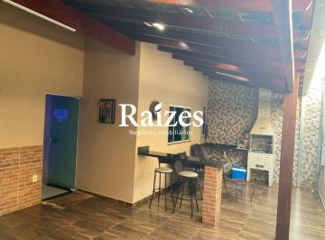 Casa · 108m² · 2 Quartos · 1 Vaga · Casa à venda em Uberlândia com 2 quartos sendo 1 suíte com varanda gourmet no Jardim Brasília
