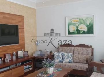 Casa · 300m² · 3 Quartos · 2 Vagas · Casa Térrea - Centro - Jacareí - 3 Dormitórios - 240m² - Estuda Permuta.