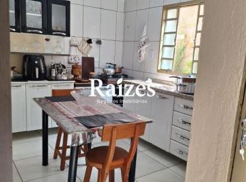 Casa · 130m² · 3 Quartos · 1 Vaga · Casa com 3 quartos sendo 1 suíte no Shopping Park em Uberlândia