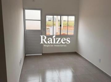 Casa · 47m² · 2 Quartos · 2 Vagas · Casa com 2 quartos e ampla área externa na Região Oeste em Uberlândia