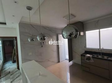 Casa · 289m² · 3 Quartos · 4 Vagas · Casa com 3 quartos disponível para venda no bairro Martins em Uberlândia-MG