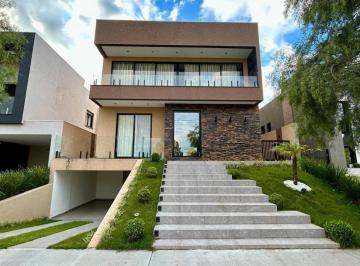 anyconv-com-c324bda4-b5d0-4298-a4ba-66941fa5a1ae1729642328687_fhd.webp · Casa à venda 3 Quartos, 3 Suites, 2 Vagas, 300 m², Jardim Carvalho