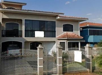 anyconv-com-87fc2063-8370-42a6-bedc-67cc9635849e1730329314832_fhd.webp · Sobrado à venda, com 3 quartos (sendo 1 suíte), 3 banheiros e 2 vagas