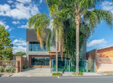 1-31747661275699_fhd.webp · Sobrado Triplex de Alto Padrão no Jardim Carvalho