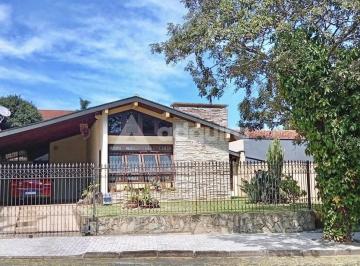 c652a688-dddd-430c-97a8-189d0d118adc_fhd.webp · Casa térrea com amplo quintal e espaço de lazer