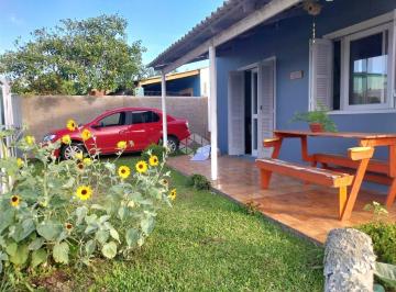 Casa · 148m² · 2 Quartos · 2 Vagas · Casa na praia de dois dormitórios à venda em Imbé