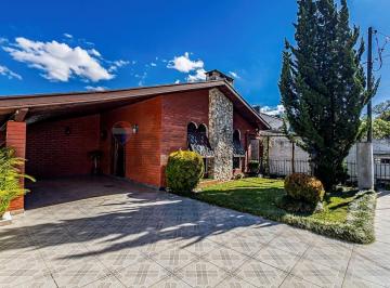 Casa · 4 Vagas · Casa com 3 quartos, 1 suíte, 2 vagas, São Braz - Curitiba
