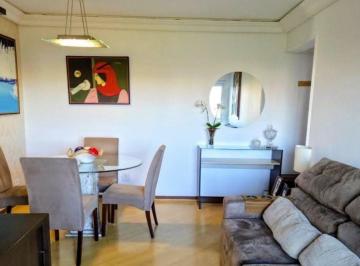 Apartamento de 4 quartos, Curitiba · Apartamento no Cabral com 3 quartos (1 suíte), andar alto e sacada com churrasqueira