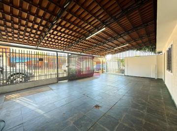 Casa · 230m² · 3 Quartos · 3 Vagas · QE 28 - CASA TÉRREA - 3 QUARTOS - SUÍTE - QUINTAL - 3 VAGAS - GUARÁ II