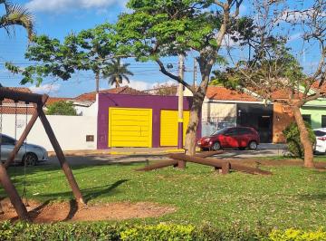 Comercial , Tatuí · PONTO COMERCIAL — Em frente à Praça! Local de grande movimento!