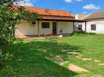 Casa de 3 quartos, Sobradinho · 3 quartos com armários, sendo 1 suíte, Cozinha com armários, Área de serviço, varanda
