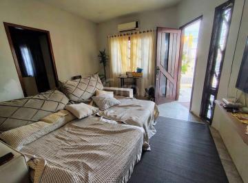 4 · Casa Residencial de 113 m² com 3 quartos sendo 1 suíte no bairro Passa Vinte
