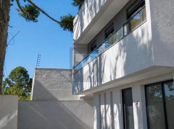 Apartamento · 173m² · 3 Quartos · 2 Vagas · Sobrado de Alto Padrão | 173m² | 3 Quartos | 1 Suíte | Terraço