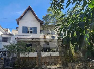 Casa · 288m² · 5 Quartos · 2 Vagas · Casa Duplex de 288m² no Humaitá com Elevador e Excelente Localização