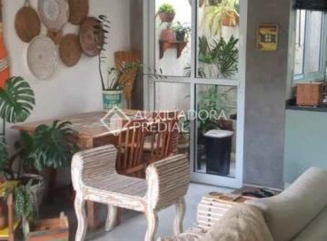 Casa · 65m² · 2 Quartos · 3 Vagas · Se você procura um imóvel diferenciado, com excelente distribuição dos ambientes e espaço para receb