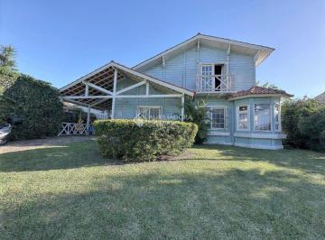 Casa · 202m² · 3 Quartos · Casa de 3 dormitórios sendo 1 suíte na Praia do Cassino
