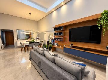 Casa · 168m² · 3 Quartos · 2 Vagas · Condomínio Horto Florestal - Casa com piscina e móveis Planejados