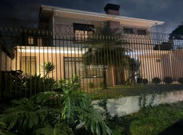 Casa · 239m² · 3 Quartos · 4 Vagas · CASA NO AGUA VERDE COM PISCINA