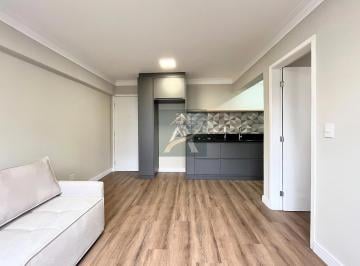 Apartamento · 33m² · 1 Quarto · 1 Vaga · Apartamento à Venda em Curitiba com 1 Quarto, Reformado e Vaga – Vista para a Praça Oswaldo Cruz
