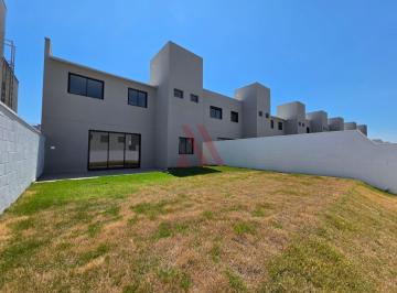 Casa · 150m² · 3 Quartos · 2 Vagas · Sobrado a venda no Jardins Berlim 4 quartos e 3 suítes em Senador Canedo, Recém entregue e nunca Hab