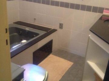 Banheiro · Casa Triplex com Kitnet Á Venda no Centro de Itaipava em Itapemirim-ES