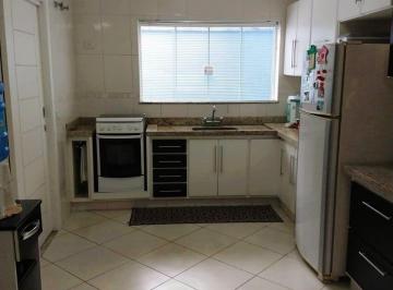 Casa · 217m² · 3 Quartos · 3 Vagas · Casa com 3 dormitórios e quintal no Residencial Real Parque