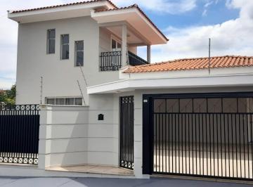 Casa · 217m² · 3 Quartos · 3 Vagas · Casa com 3 dormitórios e quintal no Residencial Real Parque