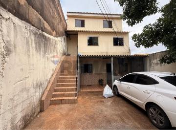 Casa · 150m² · 3 Quartos · 4 Vagas · Sobrado com 2 casas independentes, QR 508, Samambaia Sul, 150m², 3 quartos e até 4 vagas