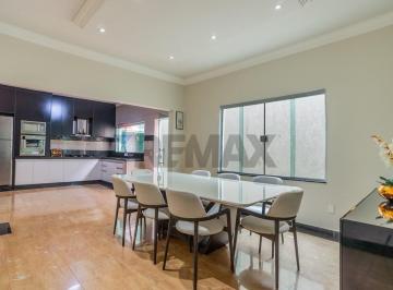 Casa · 221m² · 3 Quartos · 2 Vagas · Casa Ampla e Reformada com 3 Quartos e Suíte – Campinas